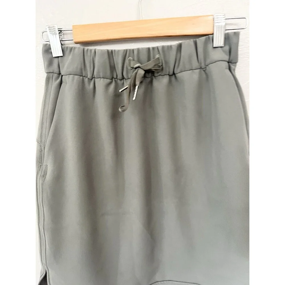 LULULEMON On The Fly Skirt Woven Size 6 Green Gray Sage GREEN Drawstring TRAVEL